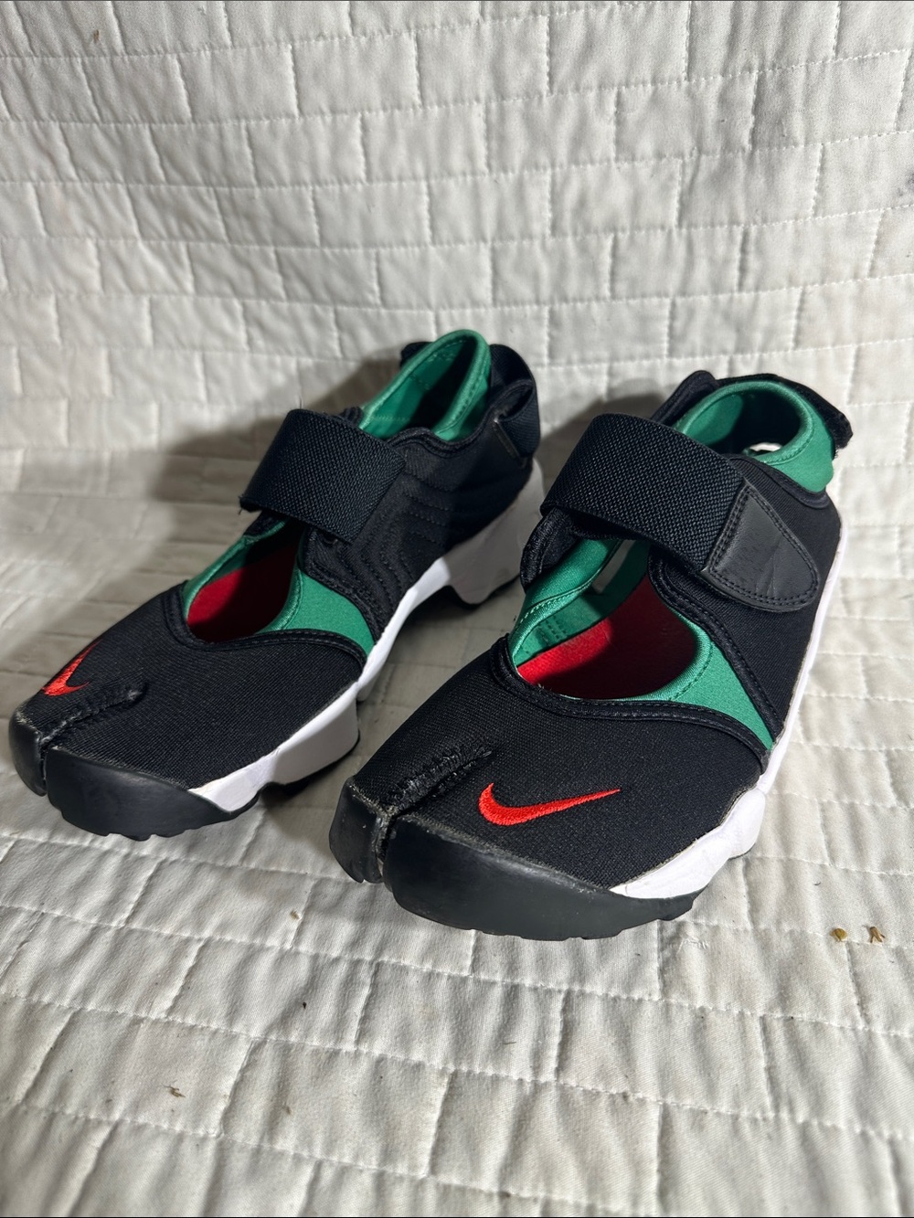Nike Air Rift "Kenya" sneaker in a black, university red vintage